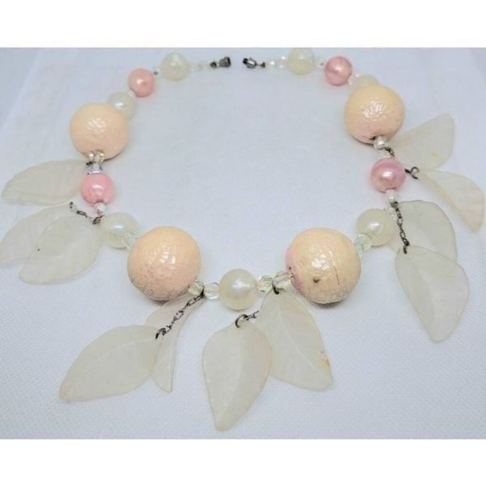 Lightweight statement necklace
